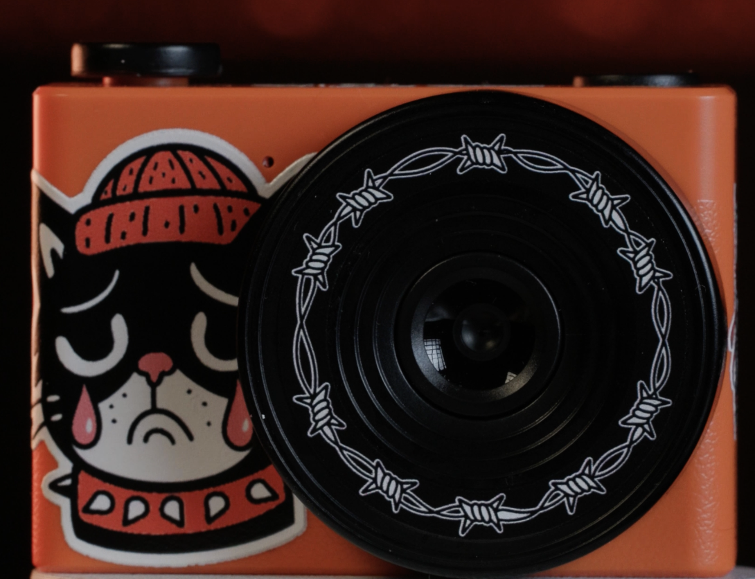 Mini Retro Camera - Image 4